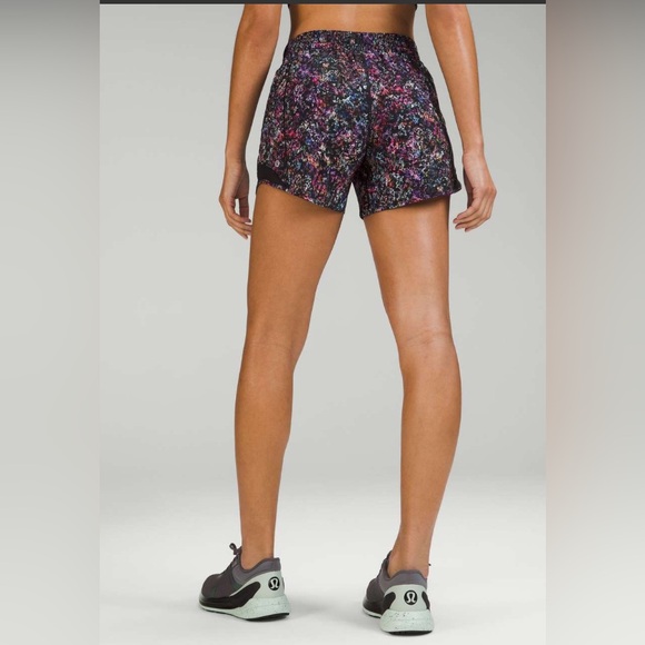 Lululemon Hotty Hot High-Rise Lined Short 4" - Picture 3 of 9